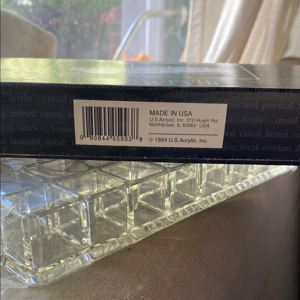 BNIB Clear Acrylic Lipstick Organizer